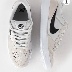 New in box Men’s Nike sneakers 👟-
